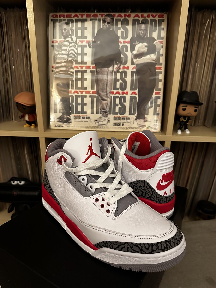 The 1st time I saw the Fire Red 3's was on THIS Three Times Dope 12' with EST rocking 'em! So it's ONLY right this was on the record shelf when I pulled mine out today! What y'all rocking today?!?!
#HumpDay #KicksAndCrates #KOTD #SNKRS #SneakerHead