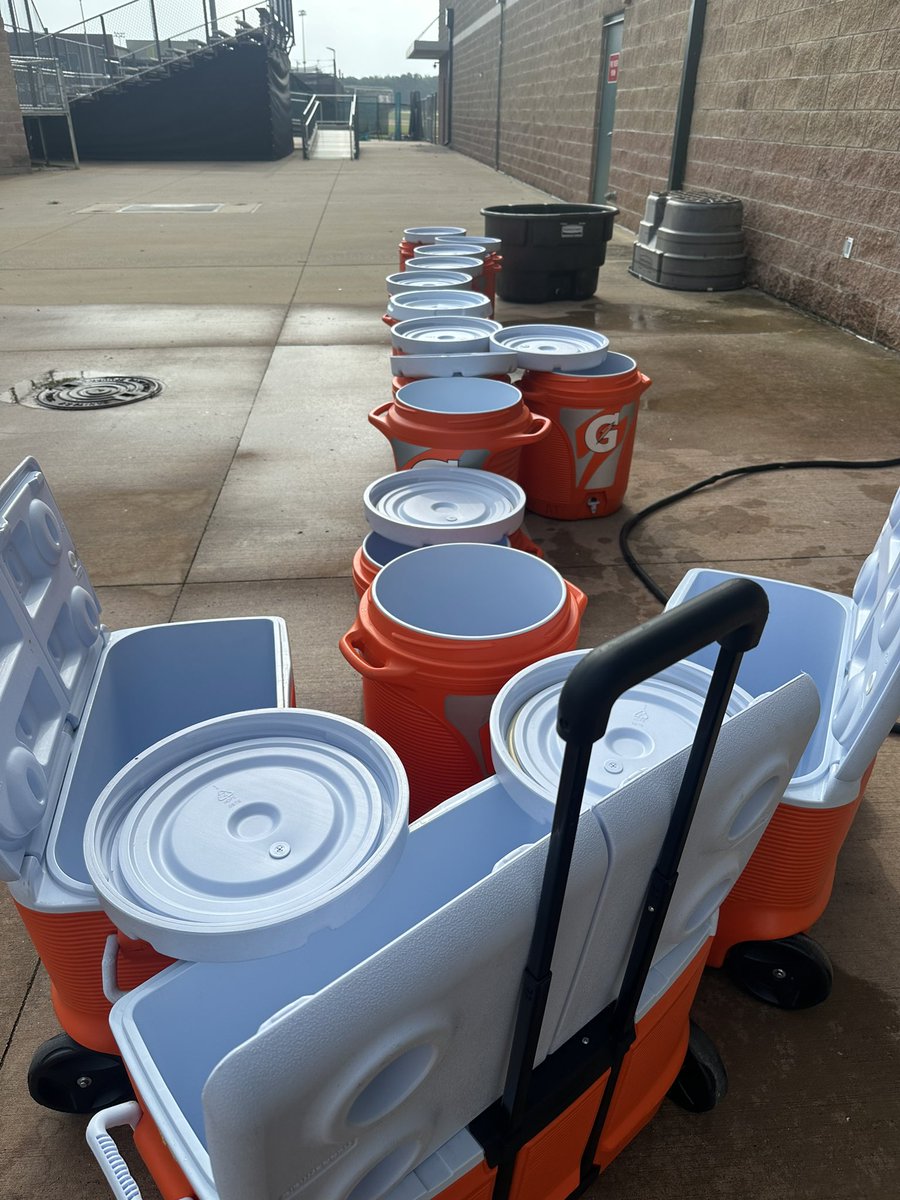 Cleaning coolers before they go into storage for 2 months ✅