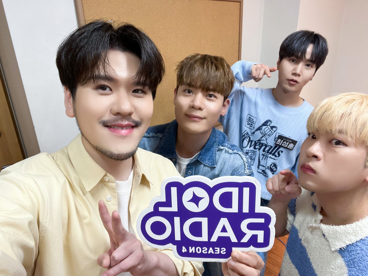 official_lapoem's tweet photo. #LAPOEM
MBC <IDOL RADIO>

   ૮ ៸៸ˊ ˘ ˋ)ა
  ପノっ♡っ  짱포엠 귀여워😇
     ⊂、 ノ
          Ｕ

편안하게 진행해 주신
떤디 감사합니다🫶💖🫶

#라포엠 #아이돌라디오 #IDOLRADIO
#유채훈 #박기훈 #최성훈 #정민성 
#YouChaehoon #ParkKihun 
#ChoiSunghoon #JeongMinseong https://t.co/ILDPf2TK9H