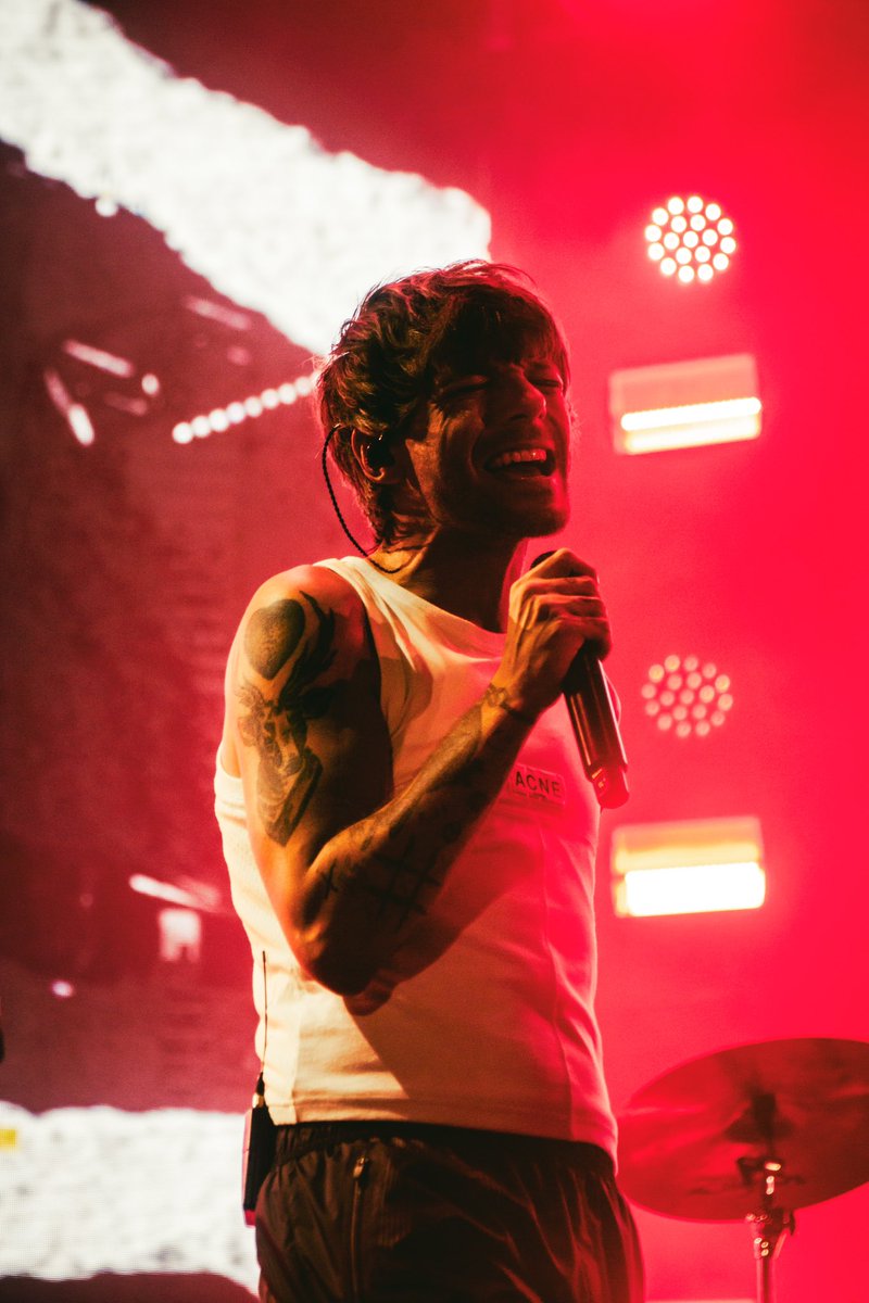 Porque ustedes lo pidieron Wallpapers de Louis 🔥💖 

De nada chic@s🫶🏼☺️

#HEiNow