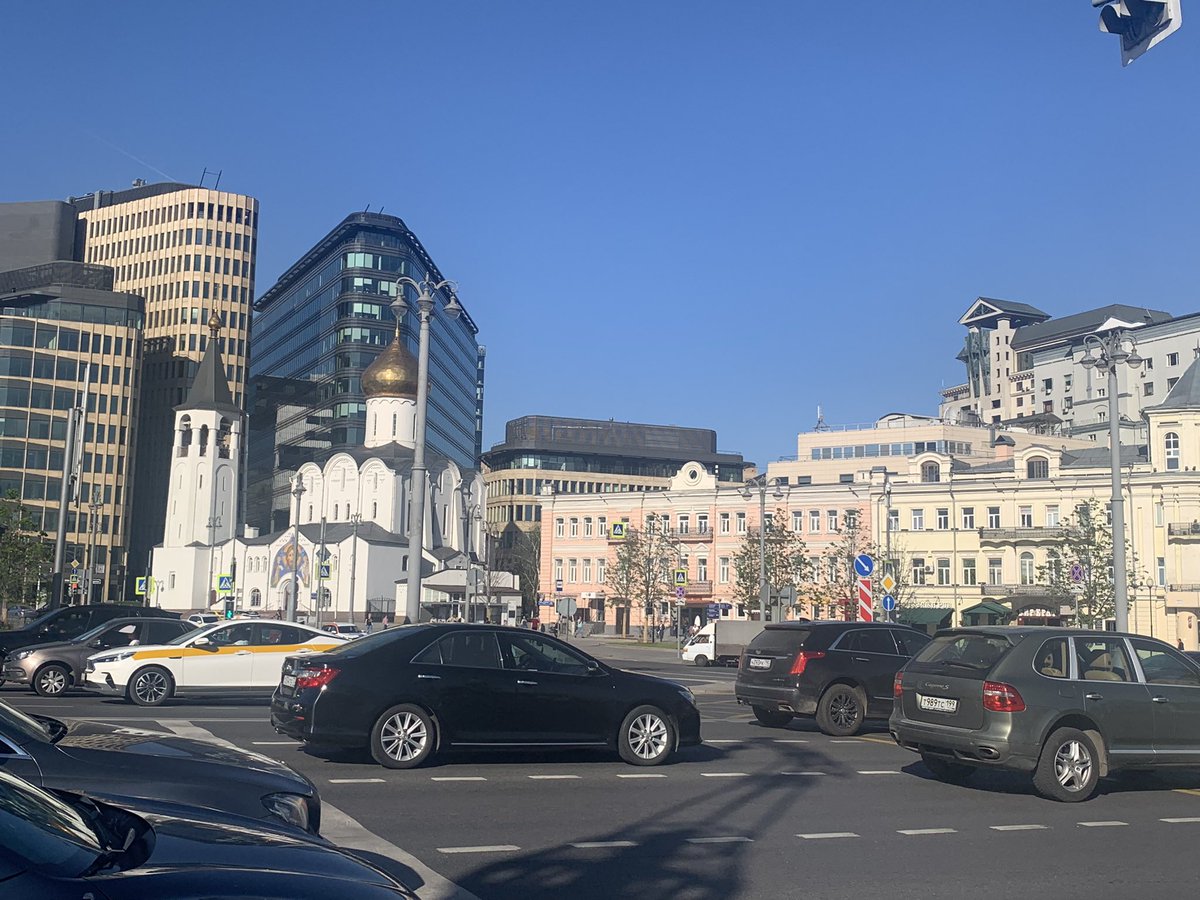 Москва - город контрастов 😅