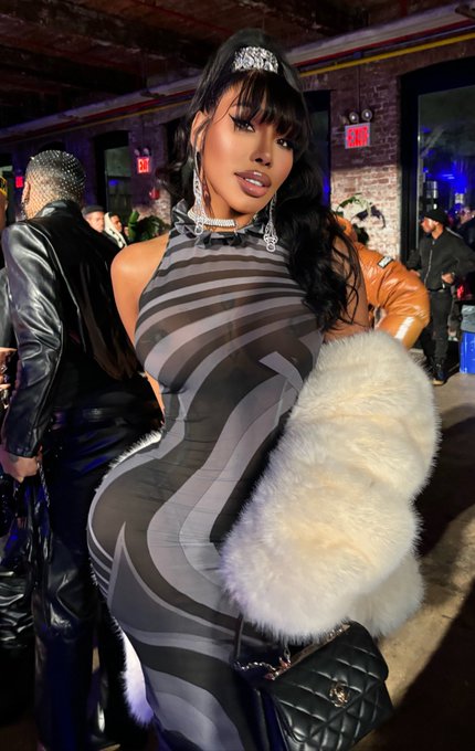 Instagram VS Twitter https://t.co/YSXHOqTQX3<a href="/tag/avn"class="tags"><span>#avn</span></a>