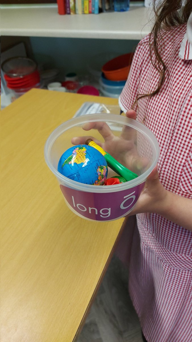 Another P3 group was doing a sound search to get quicker at spotting short and long vowel sounds. They were also revising different representations of the long i sound. @MrsJohnsonCPS