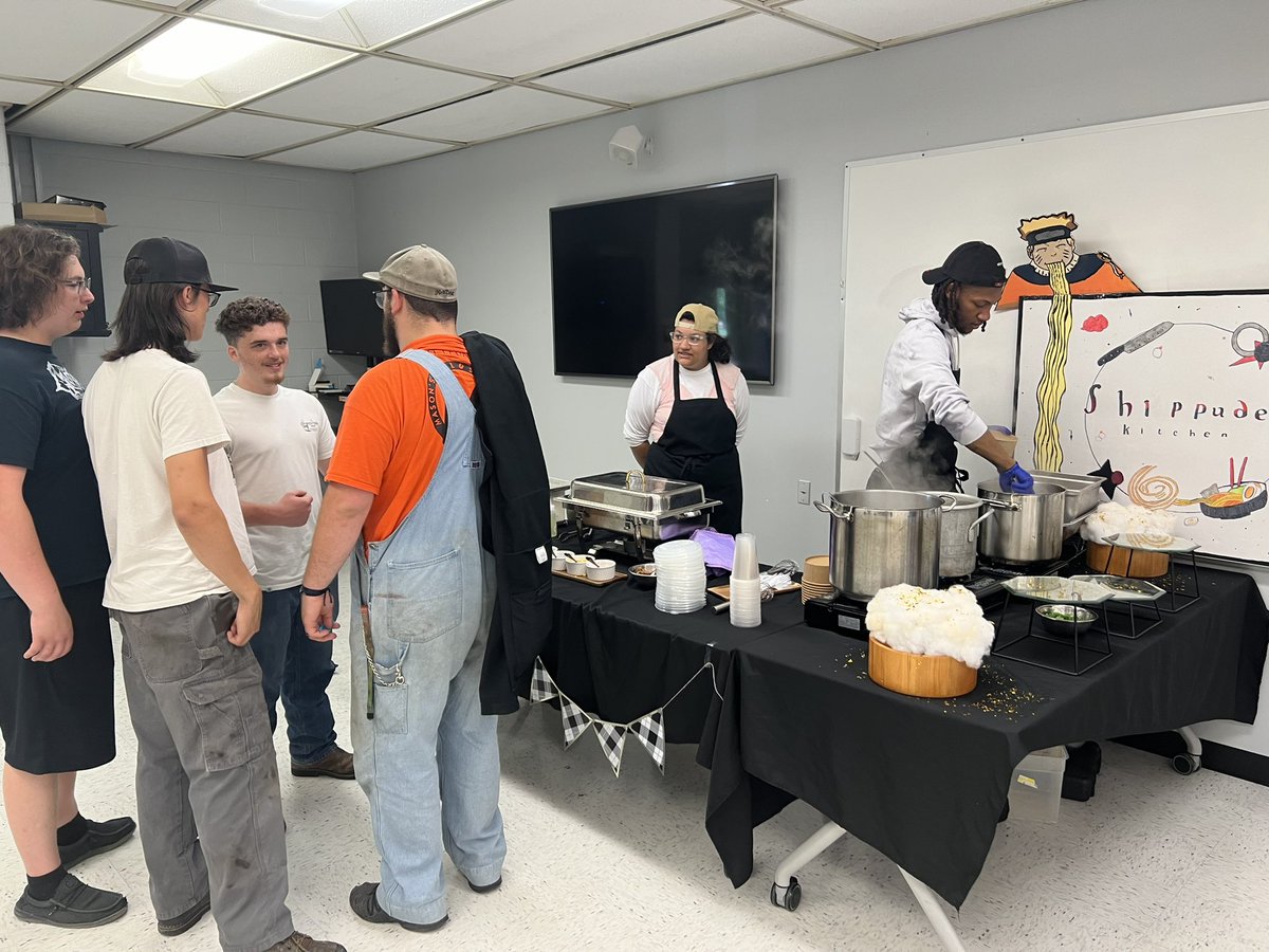 CTE CCAP Food Trucks in effect!!! Culinary Arts Students getting their “BURN ON”🔥🔥🔥#SPSCTE