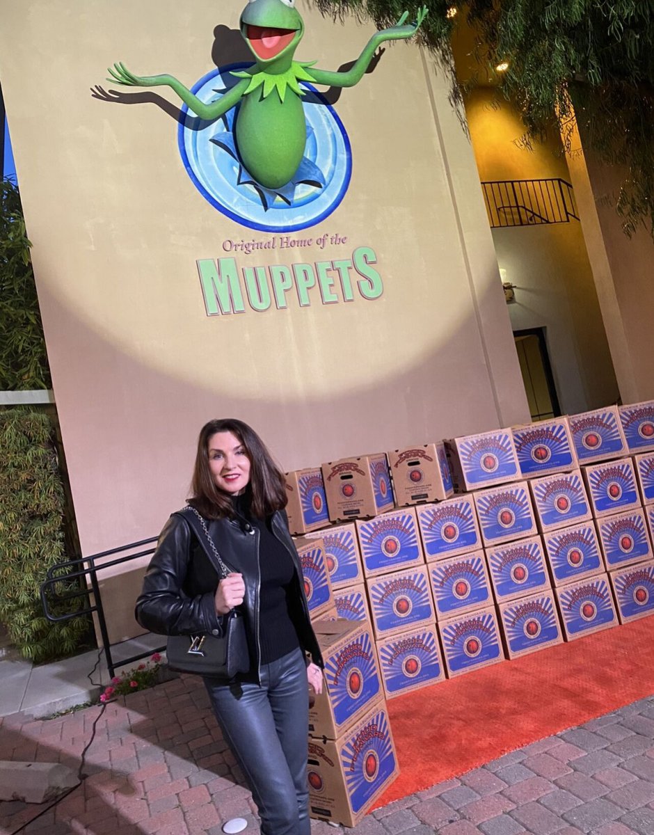 MsToriLondon's tweet photo. Just attended the Spring Melt, a phenomenal fundraiser for Food Forward! I had a great time at the event and I'm glad I could support such a worthy cause. If you're looking for a way to make a difference, consider donating or volunteering your time. ❤️
#FoodForward #SpringMelt https://t.co/W86hcxcI1v