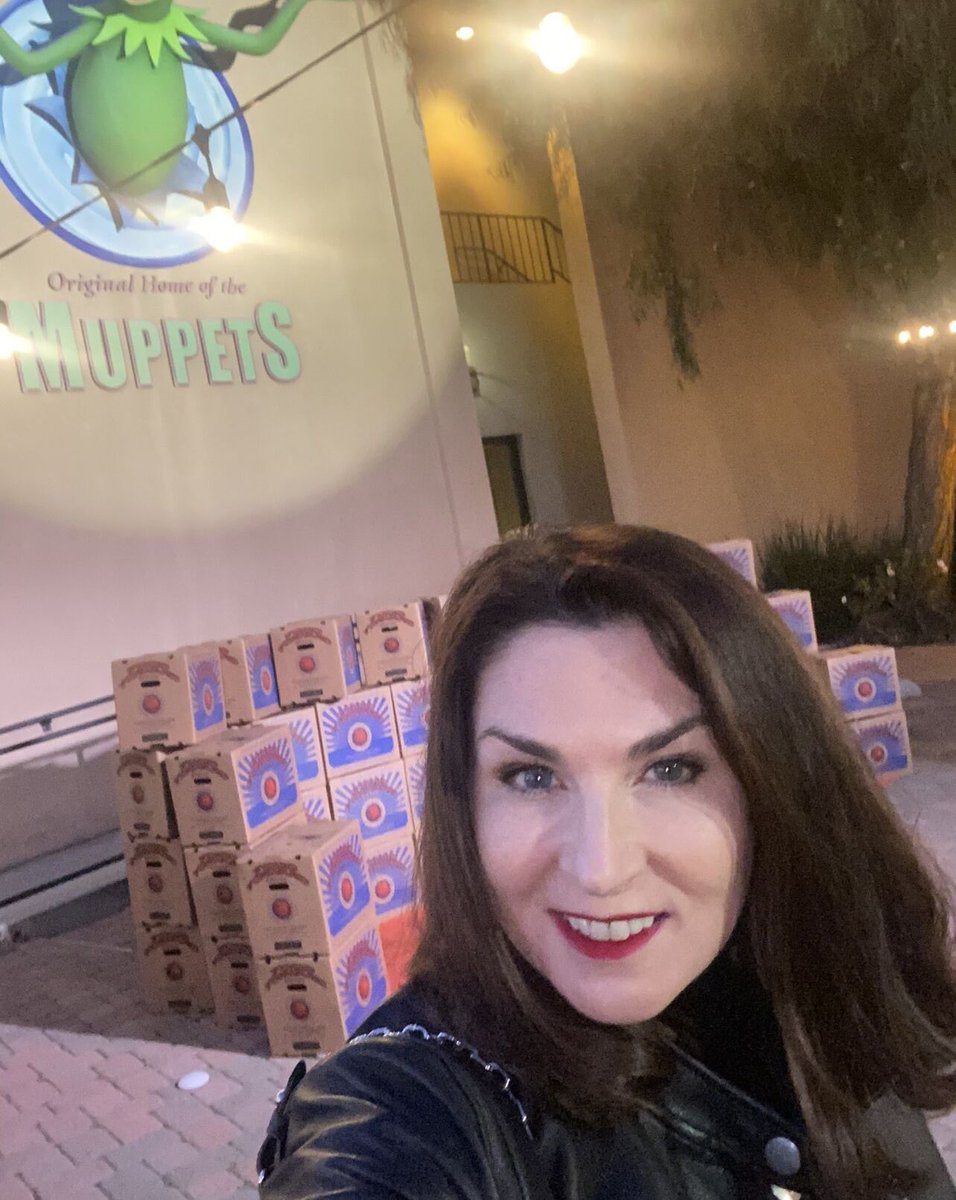 MsToriLondon's tweet photo. Just attended the Spring Melt, a phenomenal fundraiser for Food Forward! I had a great time at the event and I'm glad I could support such a worthy cause. If you're looking for a way to make a difference, consider donating or volunteering your time. ❤️
#FoodForward #SpringMelt https://t.co/W86hcxcI1v