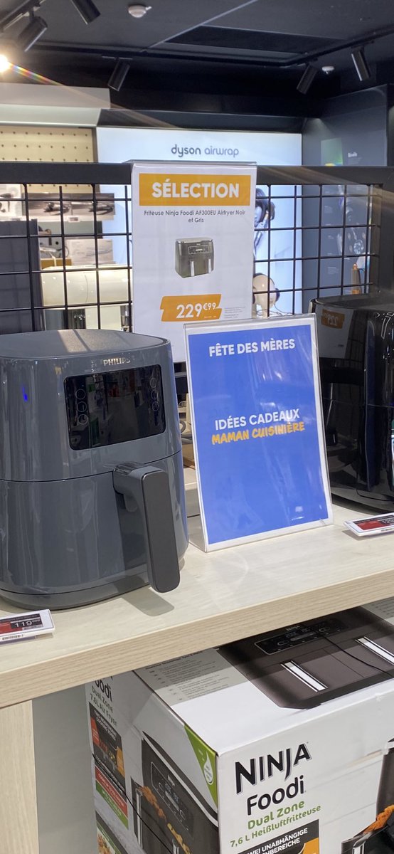 AgnesHenneguy's tweet photo. @Fnac ! En 2024 «  Maman cuisinière » je ne pensais pas lire ça encore … hélas stop au stéréotype 😡pour la fête des mères https://t.co/NIiDUolhiL
