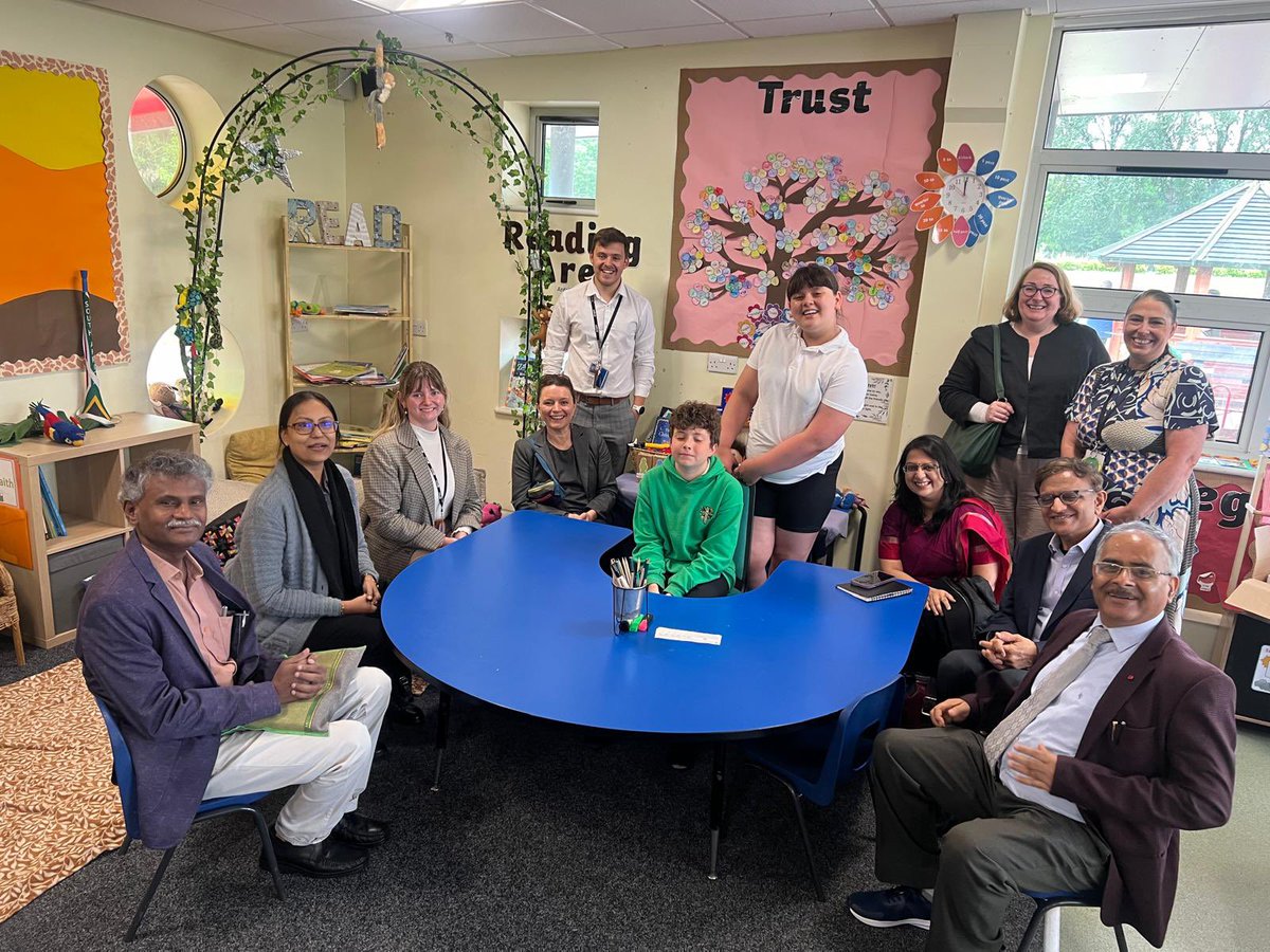 Dosbarth Wye (Y5) are very grateful to the visitors from India that we had today, organised by @BCouncil_Wales 🇮🇳 We were honoured to share some of bilingual practice with you, and thank you for sharing all your wisdom about India with us! #stdavidsciwWye #stdavidsciwHumanities