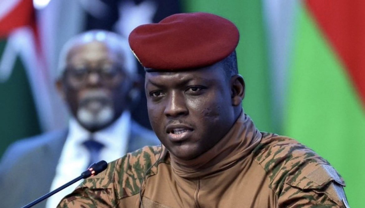 Burkina Faso Cumhurbaşkanı İbrahim Traore, bakan ve milletvekillerinin maaşlarını %30 oranında azalttı. İşçi maaşlarına ise %50 oranında zam yaptı…