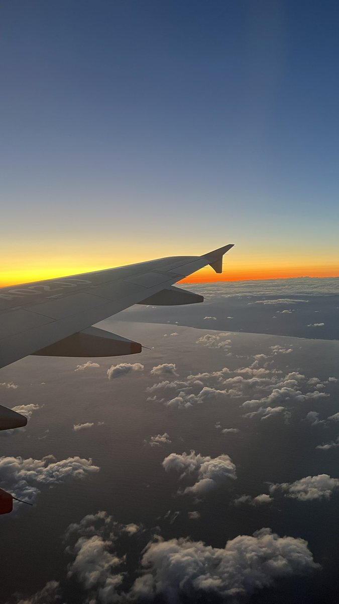 hmnk_23's tweet photo. #飛ぶぜ旅の空
#ジェットスターでテイクオフ https://t.co/9It4Fw9EGI