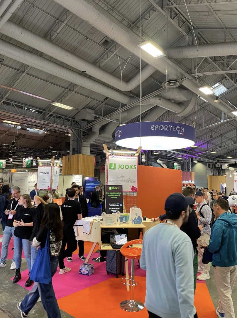 AxiComFR's tweet photo. Premier jour sur @VivaTech pour la team @AxiComFR ! ✨ Comme chaque année, nous partons à la rencontre des entreprises innovantes : #IA, #smartmobility, #sustainability... En focus pour aujourd'hui, des échanges passionnants avec les acteurs de la #sporttech ! #vivatech2024 https://t.co/JzWT9MJ6jq