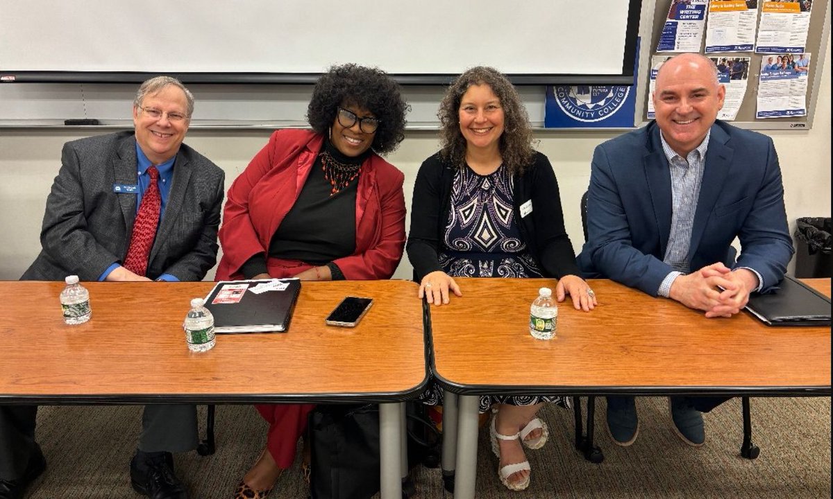 Last Thursday's engaging panel discussion on Access to Capital with the South CT Black Chamber was excellent! @ctsbdc was happy to participate along with @Frederick Welk of Community Economic Development Fund @MandT_Bank , and @SBA_Connecticut #CTSBDC #AccessToCapital