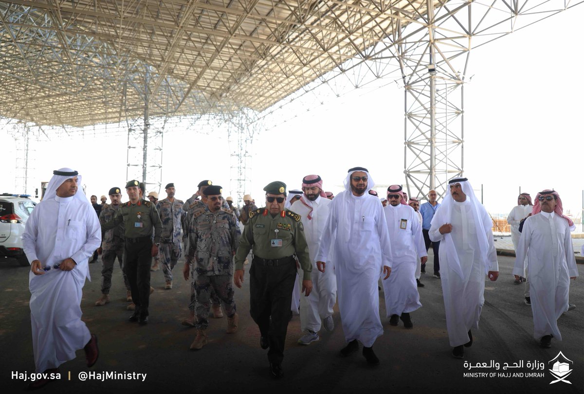 HajMinistry's tweet photo. معالي @tfrabiah يتفقّد منفذ الحديثة الحدودي، بمنطقة الجوف، برفقة معالي مدير عام الجوازات الفريق سليمان اليحيى، ومسؤولين من الجمارك @Zatca_sa للوقوف على تطوير المنفذ و ترتيبات استقبال وخدمة الحجاج القادمين عبر المنفذ.

#لا_حج_بلا_تصريح
#حج_1445هـ
#مكة_والمدينة_في_انتظاركم_بشوق https://t.co/Zi1BNPWARp
