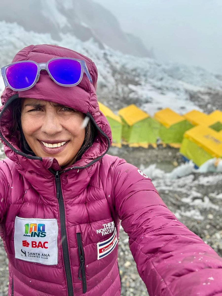 🔥Ligia Madrigal emprendió hace 20 minutos el último tramo de ascenso a la cumbre del Everest.