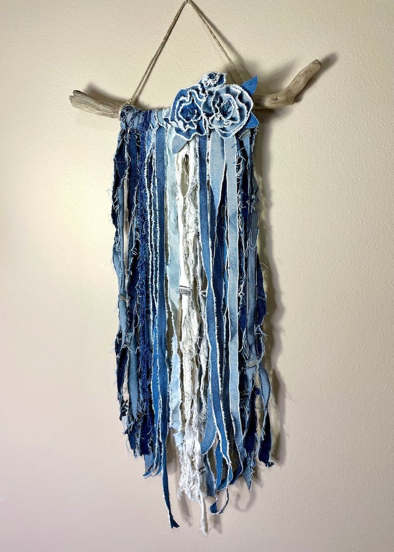 Unique ocean-inspired Boho wall hanging made from repurposed denim👖♻️ With a stunning ombre effect and suspended from Pacific Northwest driftwood, it brings a captivating beachy vibe to any room. 🌊 #BohoDecor #OceanVibes #UpcycledArt #etsyshop buff.ly/3QUO0QG