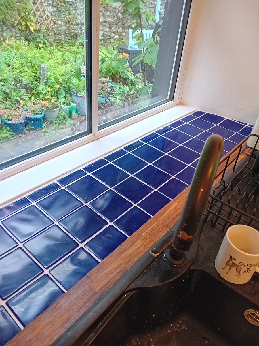 TheLengthsman's tweet image. Raining ?
It's  an afternoon  grouting the tiles in the kitchen windows and cooker splash back 😀 
#Nearlythere