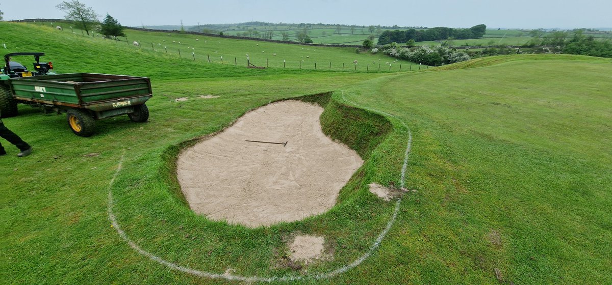 kendalgcgreens's tweet photo. That's the 12th greenside bunker finally finished. started it in January, finished it in may due to the bad weather.  
#greenkeeping #greenkeeper #winterwork #golflakes #lakesgolf https://t.co/1pw2W9y6x0