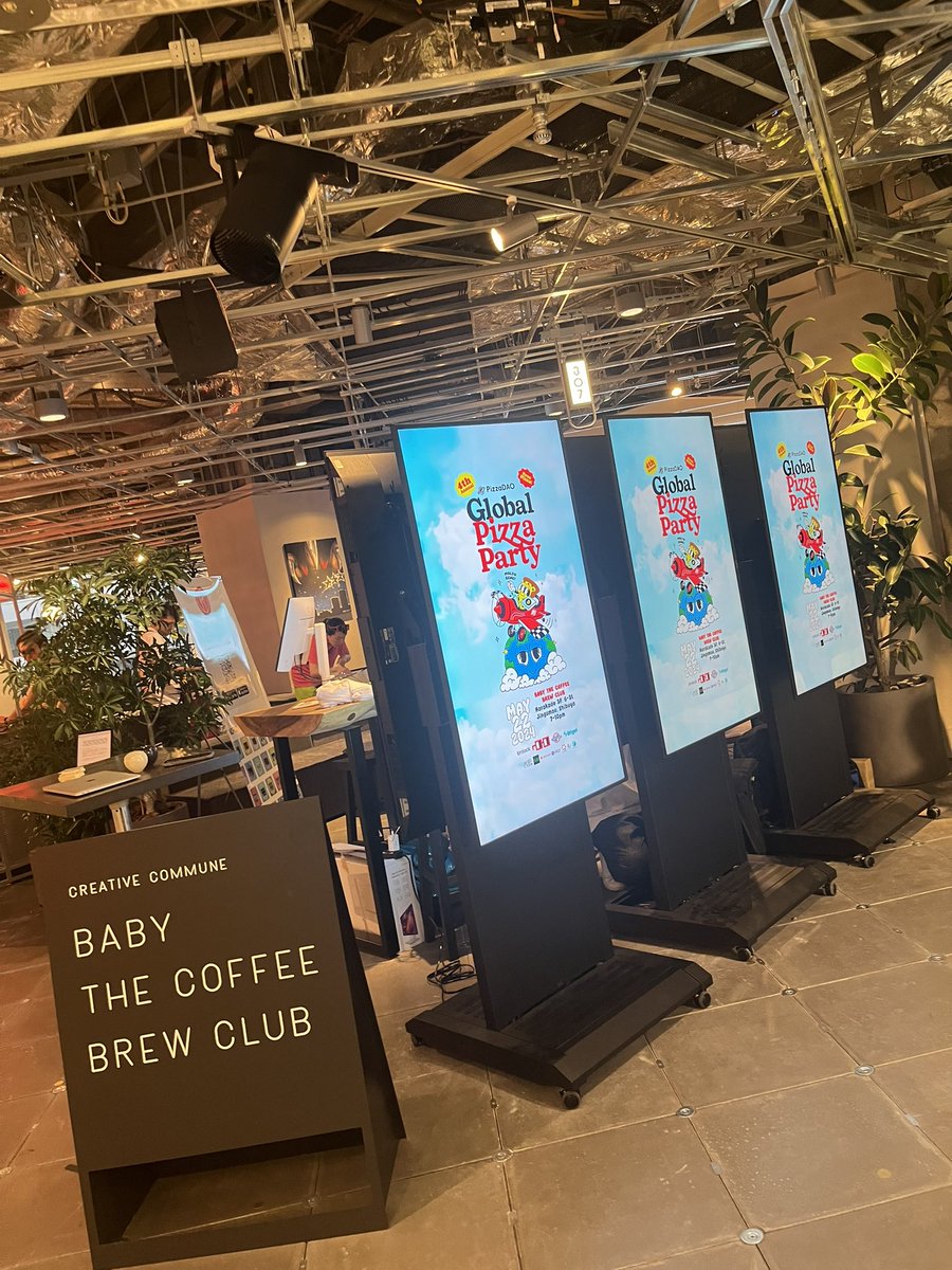 labomatsuki's tweet image. DJ工場長🤣🤣
ハラカドのBABYにて🍕PARTY🫰
まり姐さんさすがっす🫶🫶🫶
@daikoujyou @mariroom 
#pizzadao #globalpizzaparty #ハラカド #babythecoffeebrewclub