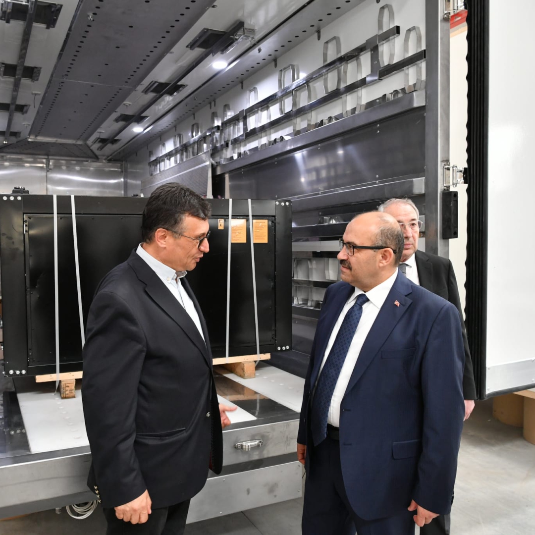 frisavtr's tweet photo. Balıkesir Valisi Sayın İsmail Ustaoğlu'nun işletmemize gerçekleştirmiş olduğu bu güzel ziyareti için çok teşekkür ederiz.

https://t.co/qLObVXRkXf https://t.co/B7uD4xBBjD