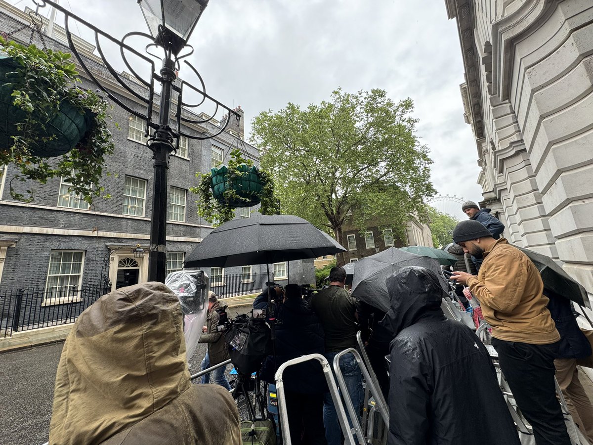 Safe to say this isn’t what I expected when I arrived in Westminster 10 hours ago… all the updates you need are on our live page here bbc.co.uk/news/live/uk-p… Buckle up!