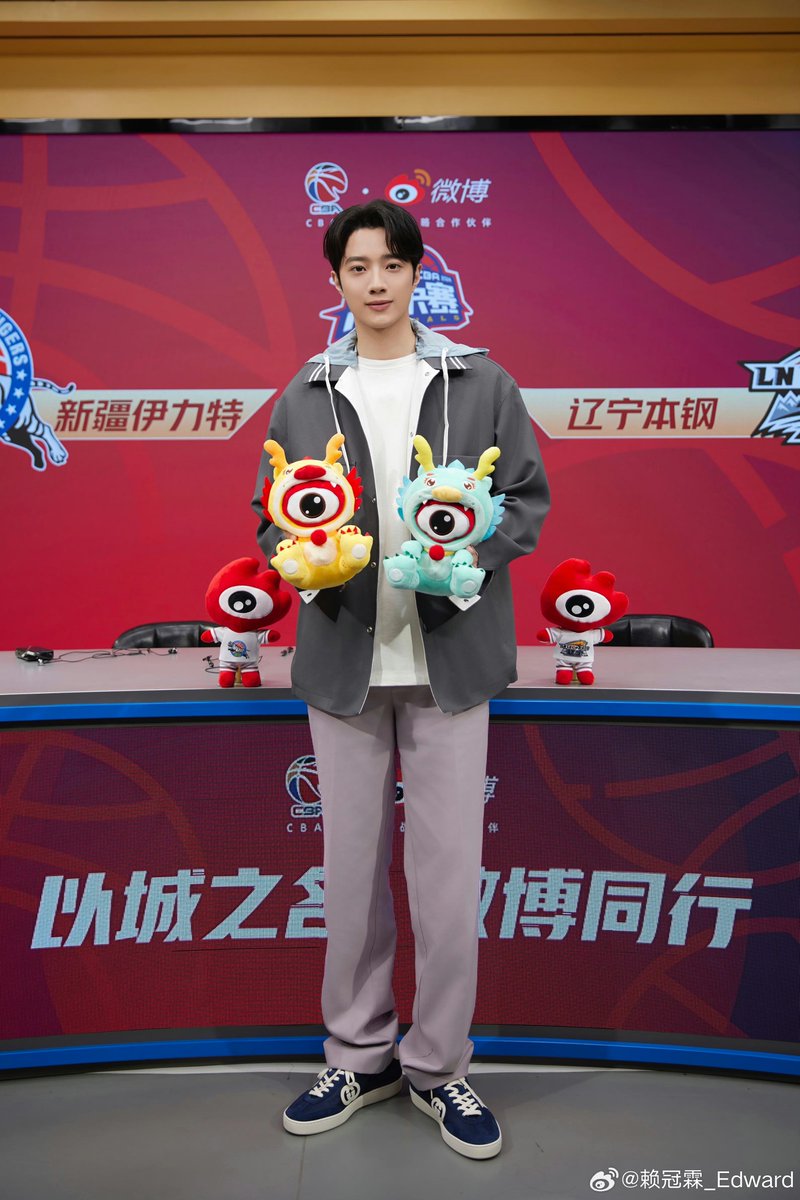 240522 weibo update : Congrats to the Liaoning team! This season hasn't been easy all the way. I believe the players and fans know how difficult it is. I hope I can come to the commentary for the next season and watch games with everyone. Fighting, CBA!
#LAIKUANLIN #LAIGUANLIN