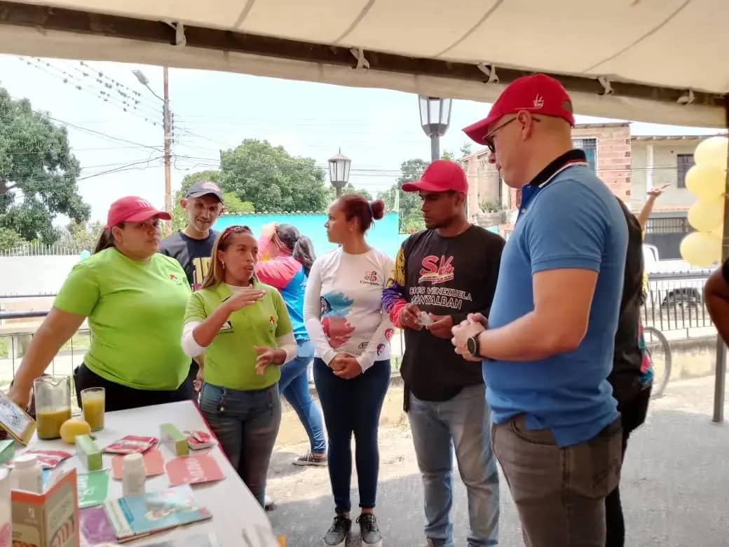 MinAlimenVen (@minalimenven) on Twitter photo #Carabobo | Feria del Campo Soberano se realizó en Montalbán, alegría y agradecimiento al Pdte <a href="/NicolasMaduro/">Nicolás Maduro</a>.
Fueron más de 300 familias beneficiadas con proteínas subsidiadas pollo y sardina.
#PuebloMaduroPaLasQueSea #Carabobo | Feria del Campo Soberano se realizó en Montalbán, alegría y agradecimiento al Pdte <a href="/NicolasMaduro/">Nicolás Maduro</a>.
Fueron más de 300 familias beneficiadas con proteínas subsidiadas pollo y sardina.
#PuebloMaduroPaLasQueSea