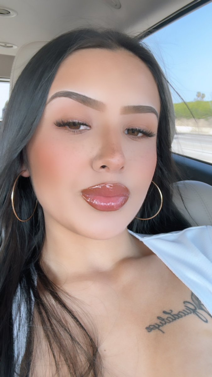 Beeeyyoncee's tweet photo. Talk about it 💋 https://t.co/1ZwZfQfGp0