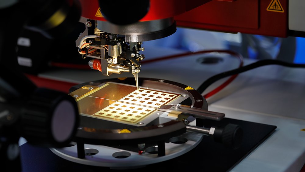 CardiffUniCPD's tweet image. We’re just wrapping up the pilot of a new #CPD course in Wire Bonding, developed in collaboration with @IMAPS-UK for the #CSconnected cluster. A big ‘thank you’ to all who attended.
#StrengthinPlaces #UKRI @ICSCU @CSconnected #Compound #Semiconductor #sbarc