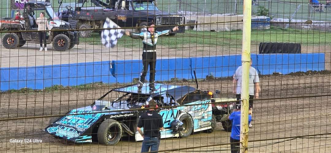 Congratulations Hunt Gossum and company on last night's win at Terre Haute!

#teamwillys #willyssuperbowls #equalizer #ChoiceOfChampions #runoneorfollowone