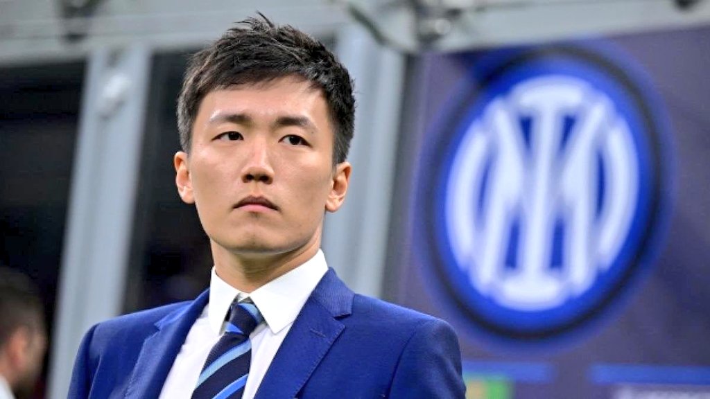 spondanews's tweet image. ⚫️ 📰 🔵 - Il Giorno, #Zhang-#Oaktree, retroscena su #Pimco: passo indietro dopo aver scoperto la 'clausola di garanzia'.