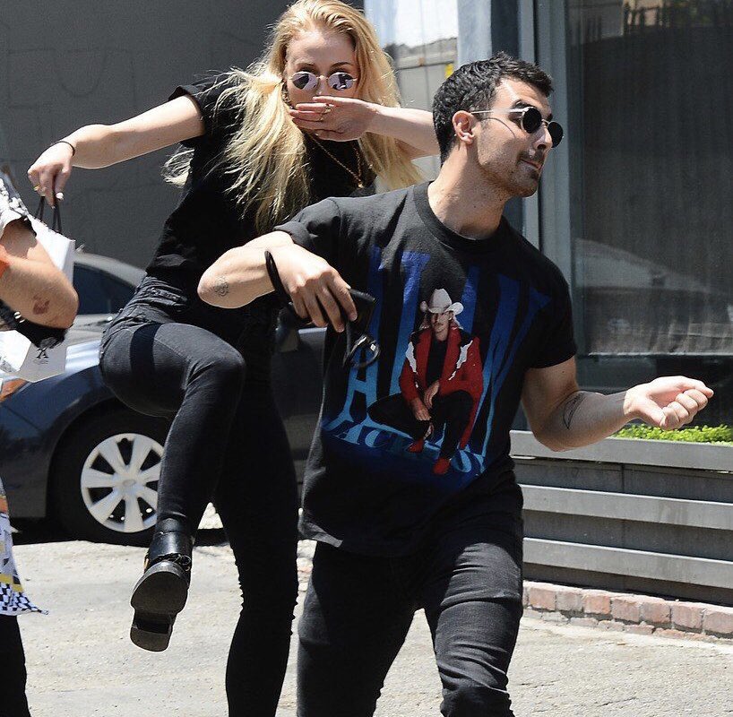 Joe jonas and sophie turner trolling the paparazzi