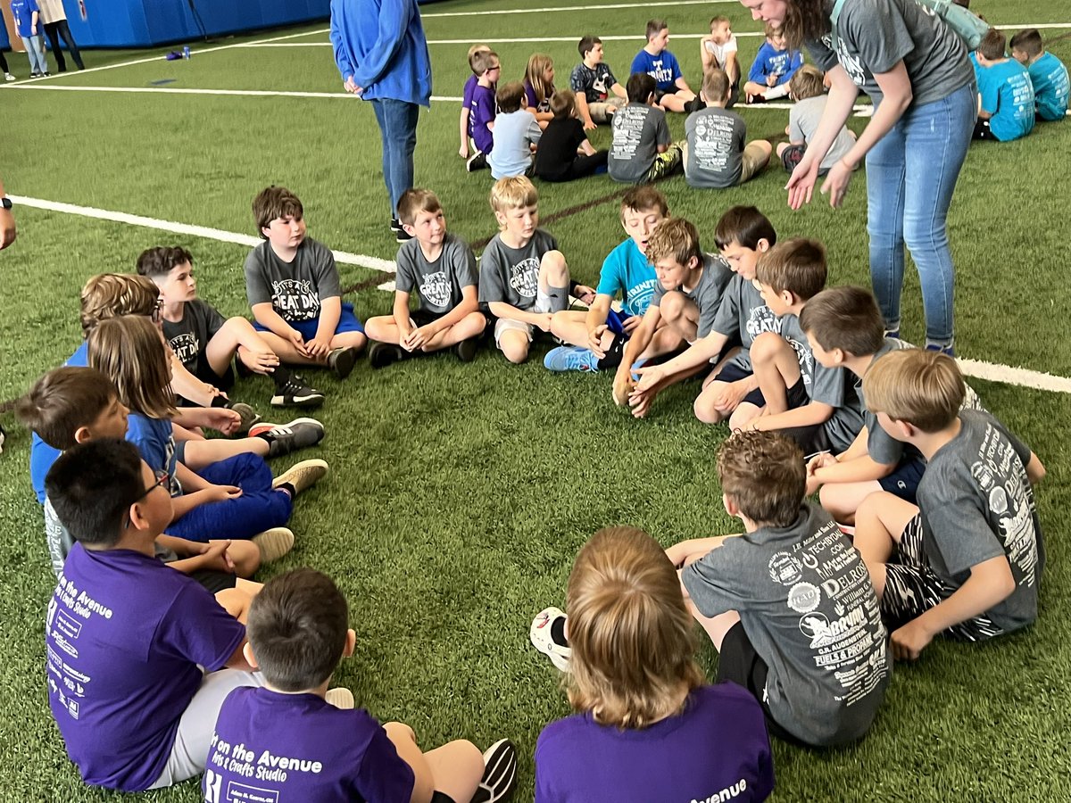 MrsBenzTIS's tweet image. Mrs. Graham and Ms. Kline rocked the activities for our first Meet &amp;amp; Greet! #TrinityIntermediateRocks @TRINITY_MLUCAS