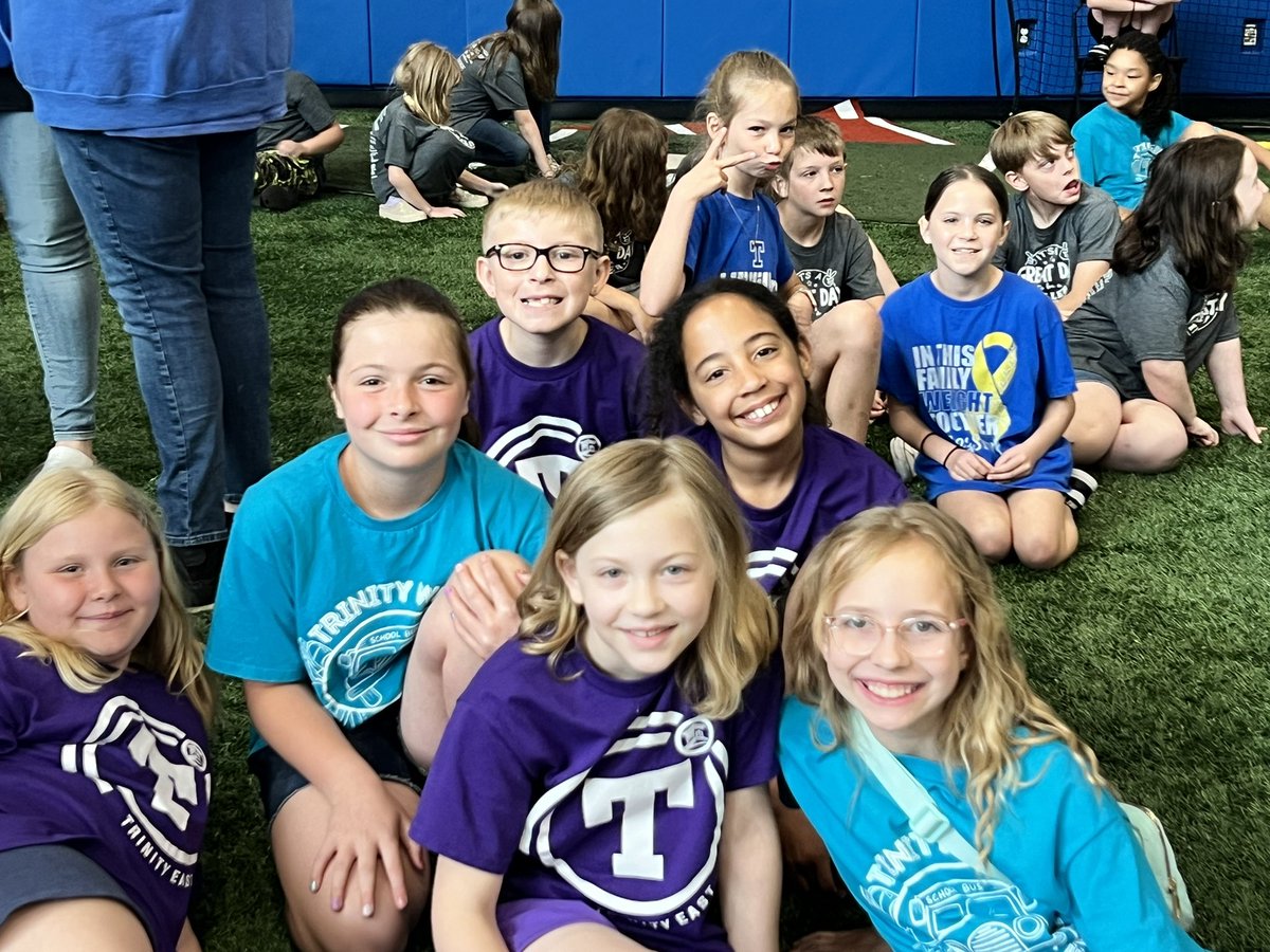 MrsBenzTIS's tweet image. Mrs. Graham and Ms. Kline rocked the activities for our first Meet &amp;amp; Greet! #TrinityIntermediateRocks @TRINITY_MLUCAS