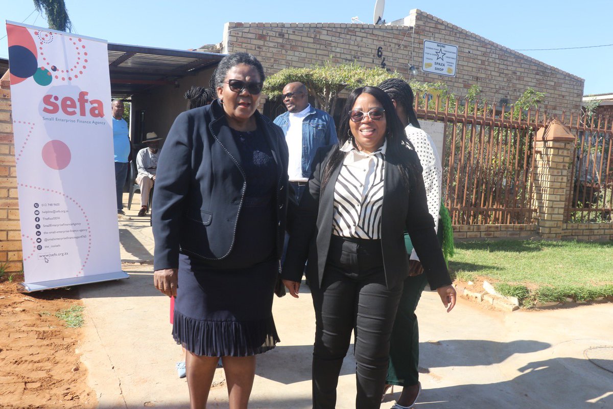 DSBD_SA's tweet image. Deputy Minister for Small Business Development, Ms Dipuo Peters conducting a site visit earlier today to the Shower General Construction and Sales in Ikhutseng Village, Magareng Local Municipality ahead of the Ministerial Imbizo.
#dsbdupliftinginformalsmmes #Imbizo