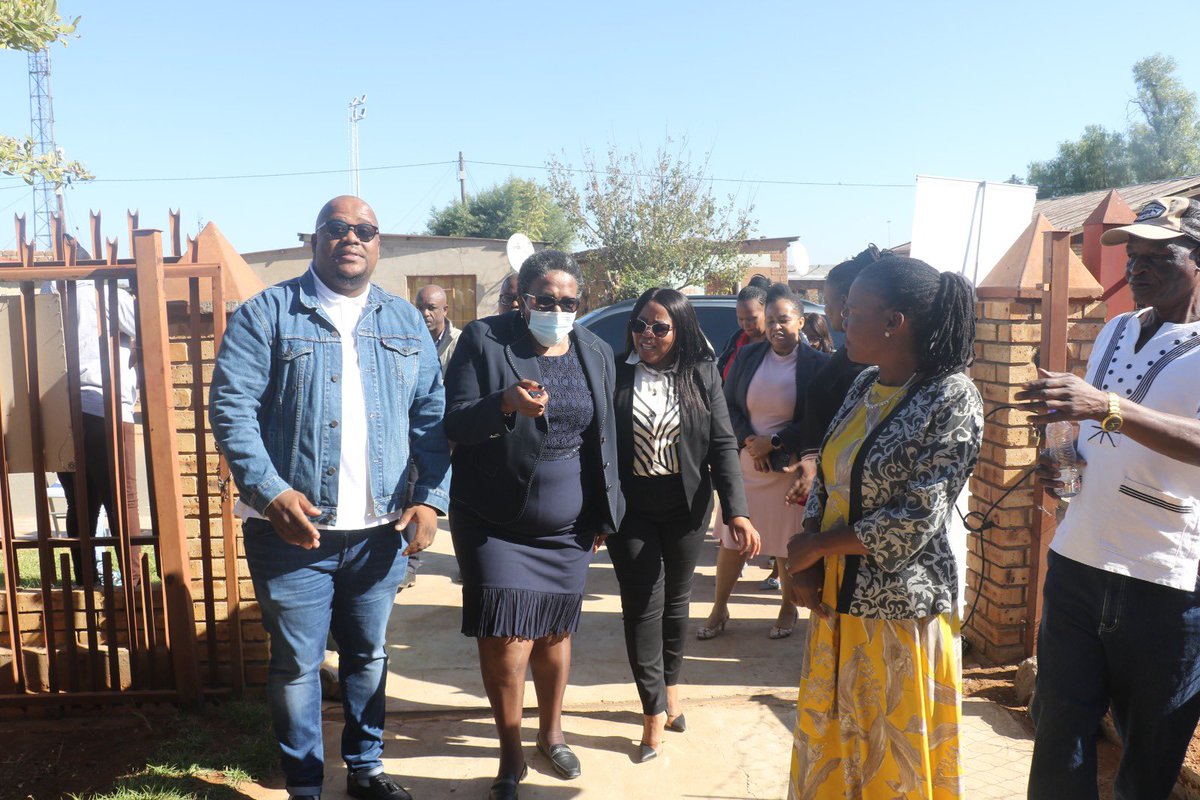 DSBD_SA's tweet image. Deputy Minister for Small Business Development, Ms Dipuo Peters conducting a site visit earlier today to the Shower General Construction and Sales in Ikhutseng Village, Magareng Local Municipality ahead of the Ministerial Imbizo.
#dsbdupliftinginformalsmmes #Imbizo