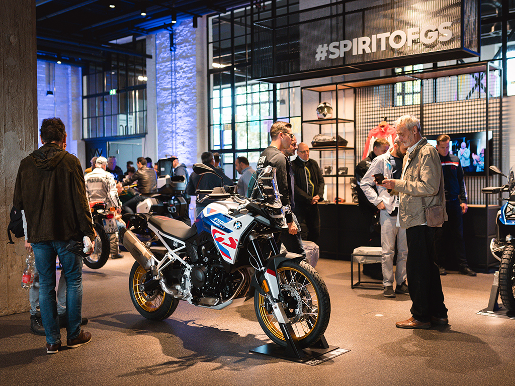 Step into our home of the brand: The #BMWMotorradWelt in Berlin! 😍 Dive into our heritage and experience exhilarating workshops & exclusive concerts. Every corner ignites the spirit of motorcycling. 🏍️ Discover more: 👉 welt.bmw-motorrad.com/en/home.html?c… #MakeLifeARide #BMWMotorrad