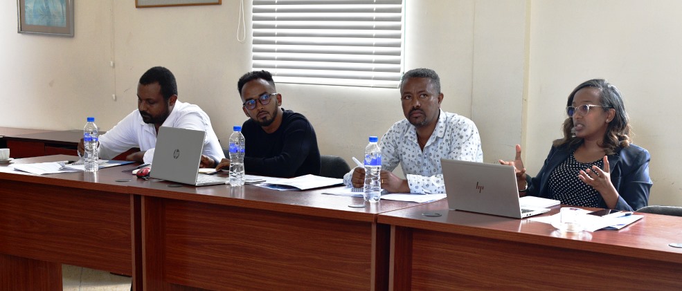 chr_aau's tweet photo. @chr_aau held its annual meeting with Embassy of Sweden to review the first-year implementation of the STRACE II Project, funded by the Embassy.
 Dr.Amina Jama from the @SweinEthiopia and our center's Head, Dr. Fasil Mulatu, opened the meeting.
 
@SweinEthiopia @Inaguruguru https://t.co/c1E0QwfZkD