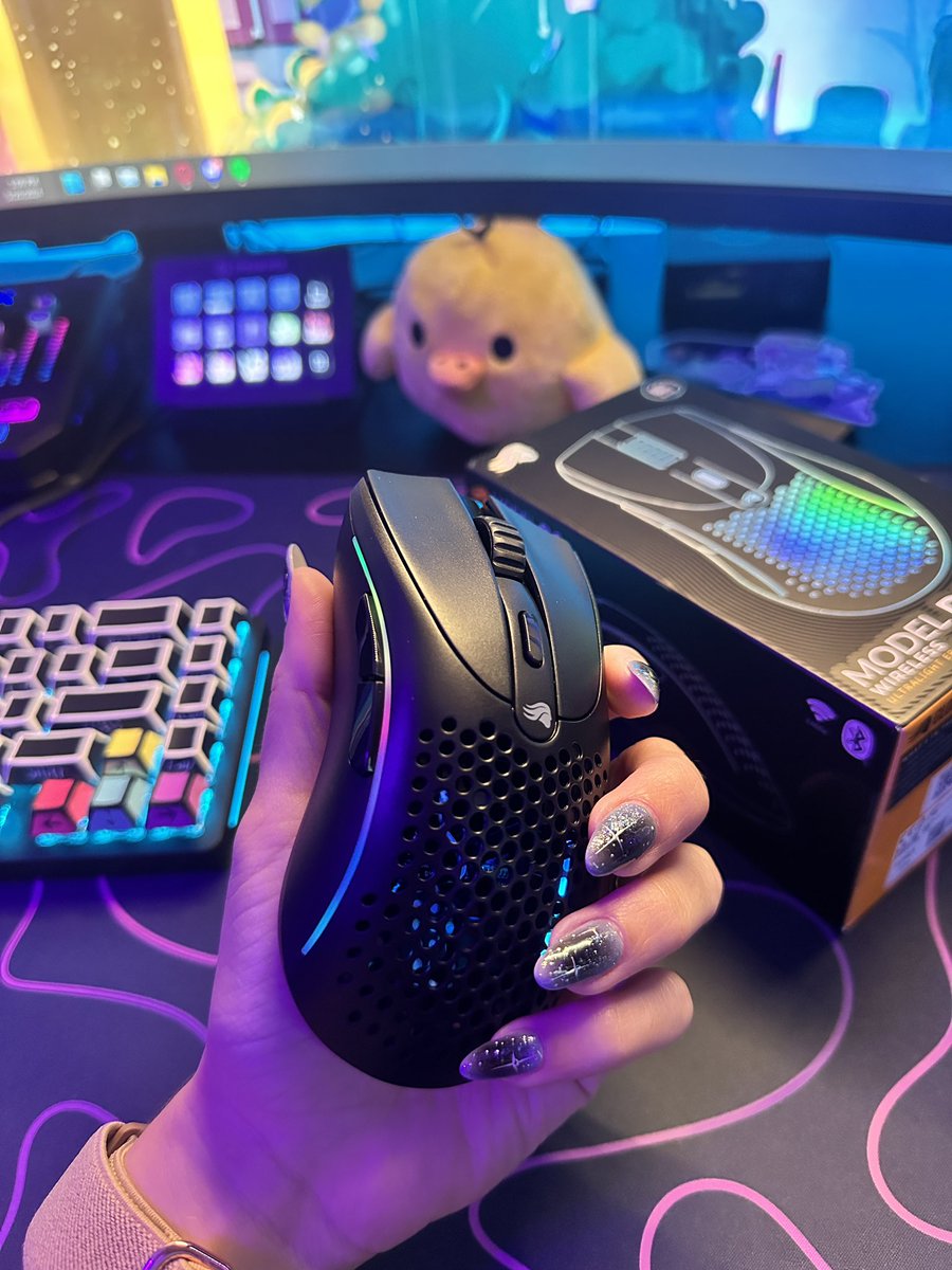 PurfectLioness's tweet photo. 🚨 Giveaway Alert! 🚨

I'm giving away the newest Model D2 mouse! 🖱️✨ 

To enter:
1. Follow @Glorious &amp; @PurfectLioness 
2. Like this tweet ❤️
3. Retweet 🔄
4. Tag a friend in the comments 👇

Good luck! 🍀

Winner must be from eligible country: https://t.co/UoX523Ya1R https://t.co/93lPA0fZX8