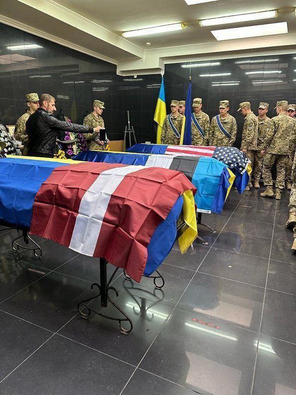 ‼️🇺🇦Vojáci NATO se vrací z dovolené na Ukrajině.