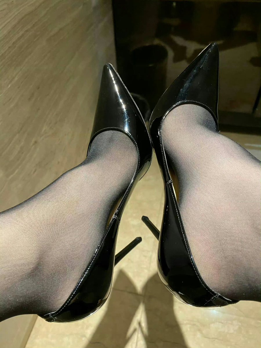 KillerVicky520's tweet photo. 都说喜欢黑丝 https://t.co/KOSRvrVGtd