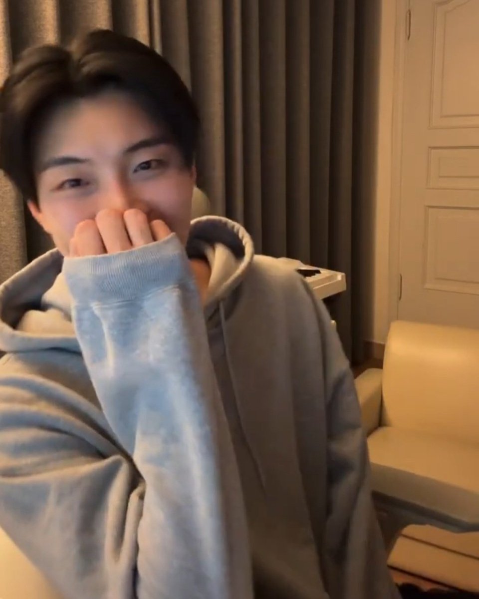 jjunyegi's tweet photo. 진짜훈녀스킬대박 https://t.co/qKd2nlp4UT