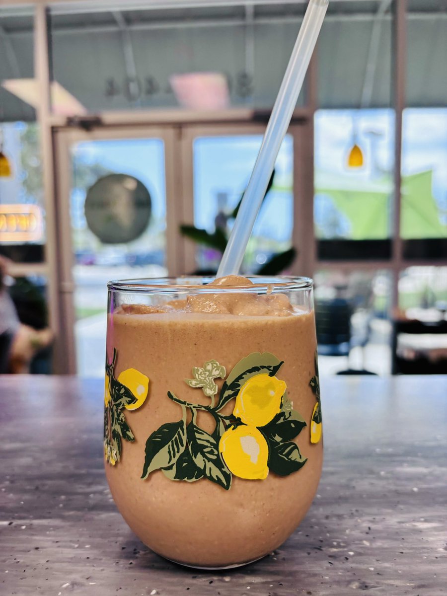 BIGENERGYCafe's tweet photo. Some of our recent FAVES 😍🍃📸
1. The Ali (our paleo chocolate protein shake)
2. Chopped Brunch 🍳 (it’s a HIT!)
3. Tigela De Açaí bowls (so refreshing)
4. Ham &amp; Cheese empanadas (who doesn’t love them?!)

#bigenergy #cafe #breakfast #bowls #healthy #healthyfood #protein https://t.co/yXxyfwYV0m