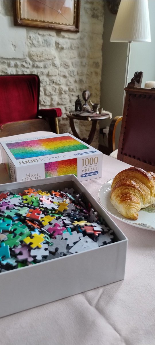 HelenaDMilonas's tweet image. How it started vs how it's going