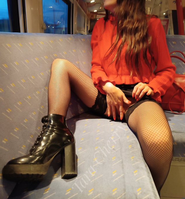 C'est parfois long les voyages en train mais je sais comment m'occuper 😋  https://t.co/6ldBWRE5z7  #exhibitiongirl<a href="/tag/sexy"class="tags"><span>#sexy</span></a><a href="/tag/flashing"class="tags"><span>#flashing</span></a><a href="/tag/publicflashing"class="tags"><span>#publicflashing</span></a><a href="/tag/flashingpublic"class="tags"><span>#flashingpublic</span></a>