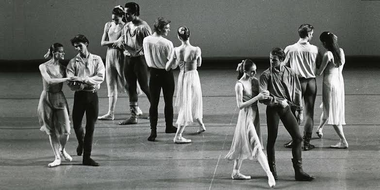 Tras 13 años de ausencia, Jerome Robbins regresa al New York City Ballet en 1969 con una joya: Dances at a Gathering, estrenada el 22 de mayo. Una de las piezas más bellas del repertorio del siglo XX. Los invito a escuchar este Fouetté 🎙️ open.spotify.com/episode/4seELK…