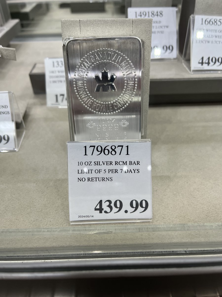 mothersilverape's tweet image. There is soon going to be a financial reset. You are going to need to hold precious metals to preserve your wealth. 
No one in government or your bank will explain this to you. Buy silver!
#SilversSqueeze
#SilverSpring