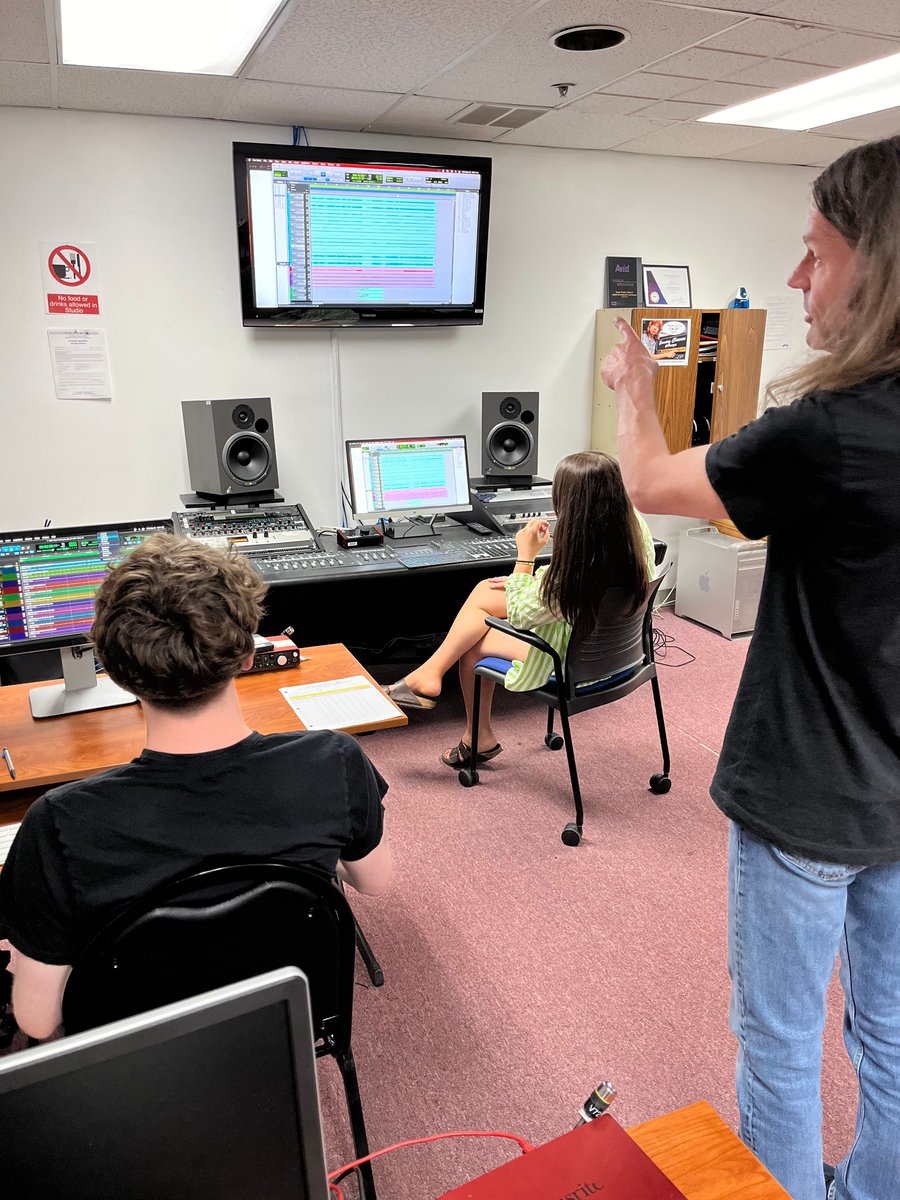 Pro Tools instruction in the lab with Engineer Jim! These students are learning about selection and editing #audioengineering #audioengineer #musictech #mixing #production #digitalaudio #studio #school #ProTools #rockvillemd