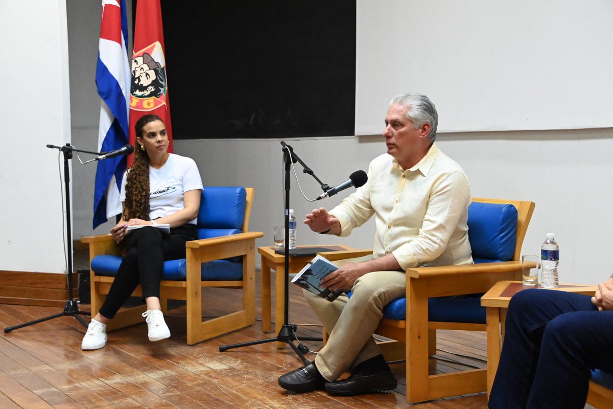 ✍️| Creado Comité de Innovación Juvenil, liderado por la @UJCdeCuba y las Brigadas Técnicas Juveniles. 🗣️| El Presidente de la República, @DiazCanelB, dialogó con los jóvenes científicos de todos los saberes que lo integran. 🔗| presidencia.gob.cu/es/noticias/co…