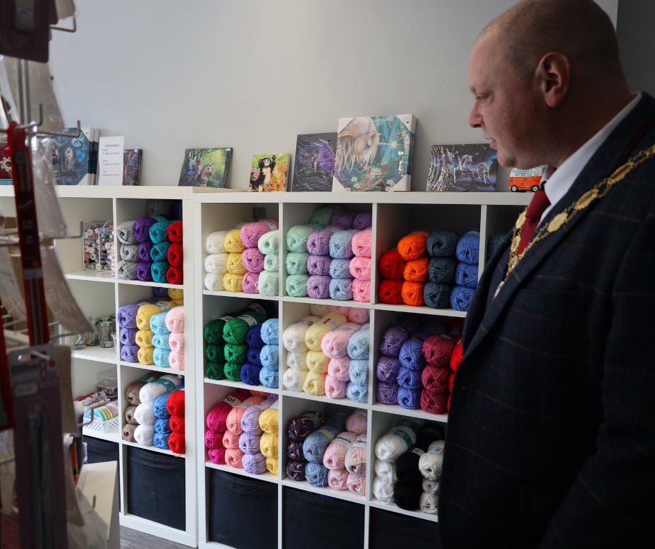 Last week, the Mayor of Great Dawley, Cllr Ben Carter was honoured to open up a new craft and book shop on the High Street 'Our Time to Shine'