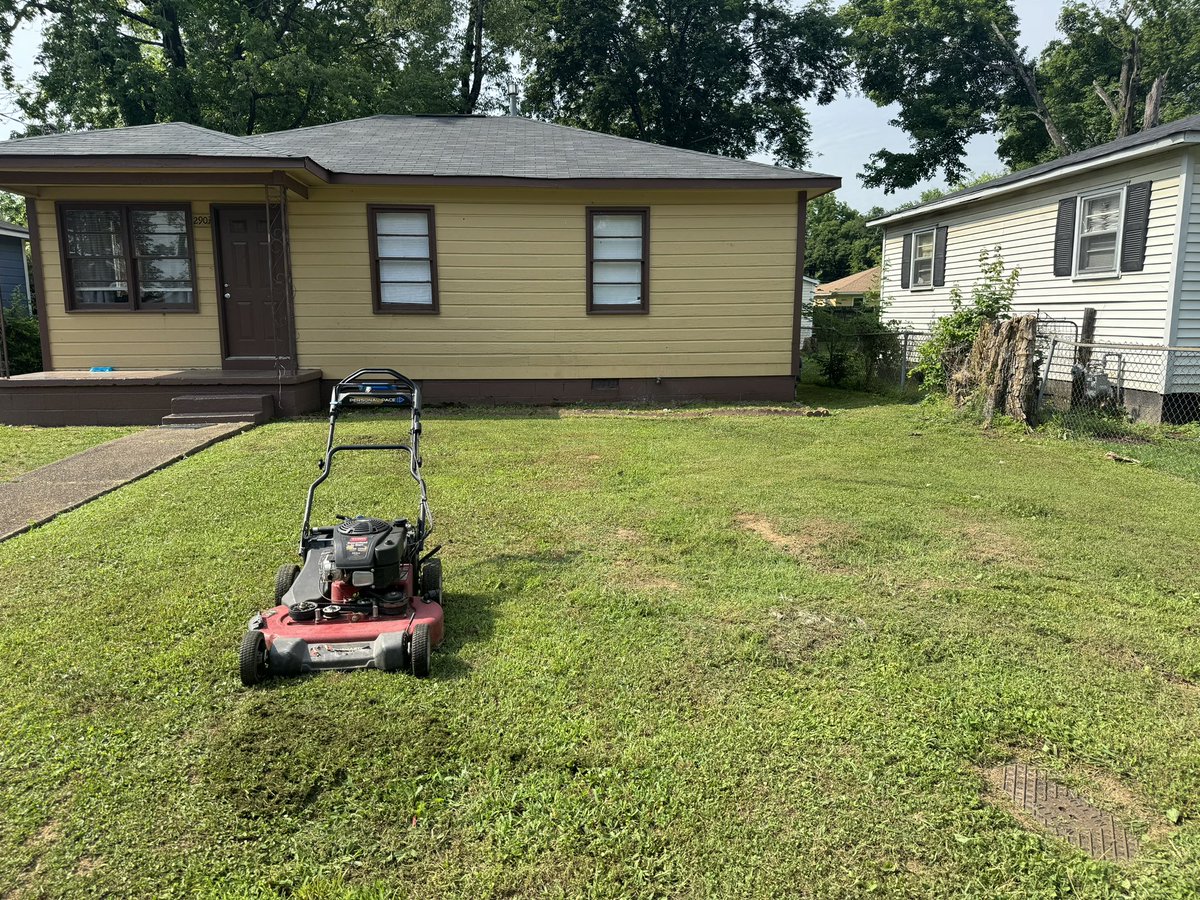 This morning I had the pleasure of mowing Ms. Wilson’s lawn . She wasn’t at home , but when she returns , she will return to a freshly mowed lawn . Making a difference one lawn at a time .